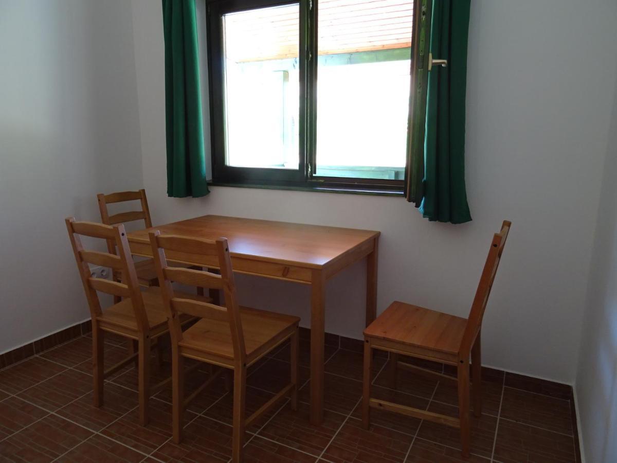 Kisrejtek Apartmanhaz Lispeszentadorján 외부 사진