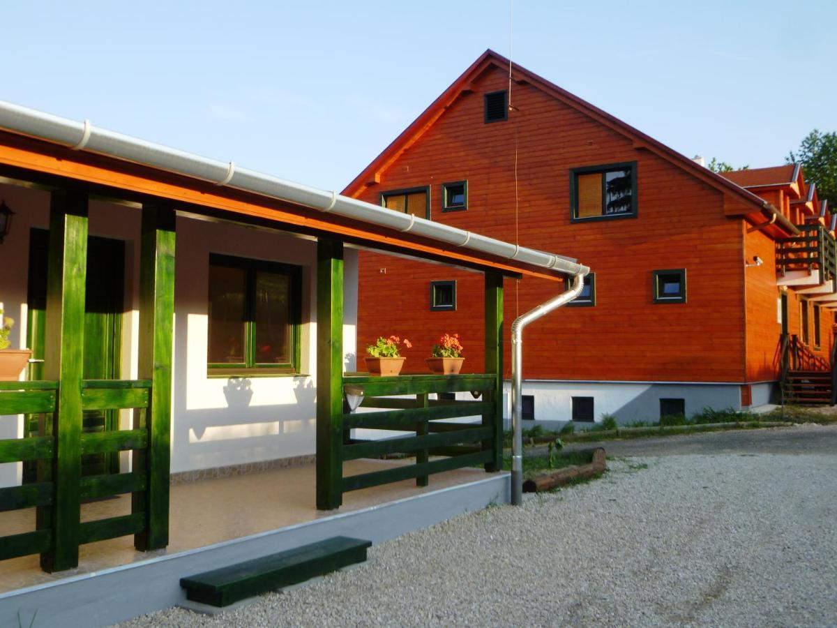 Kisrejtek Apartmanhaz Lispeszentadorján 외부 사진