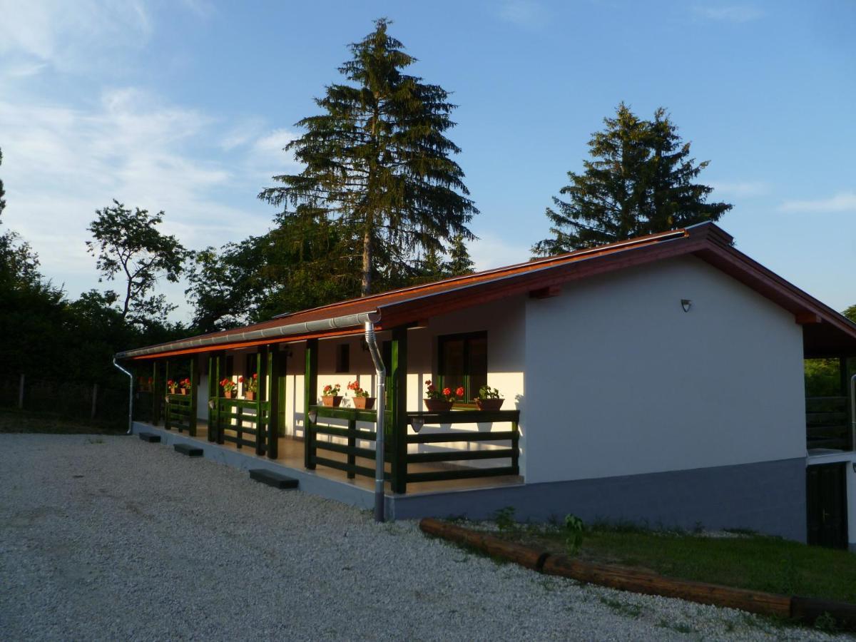Kisrejtek Apartmanhaz Lispeszentadorján 외부 사진