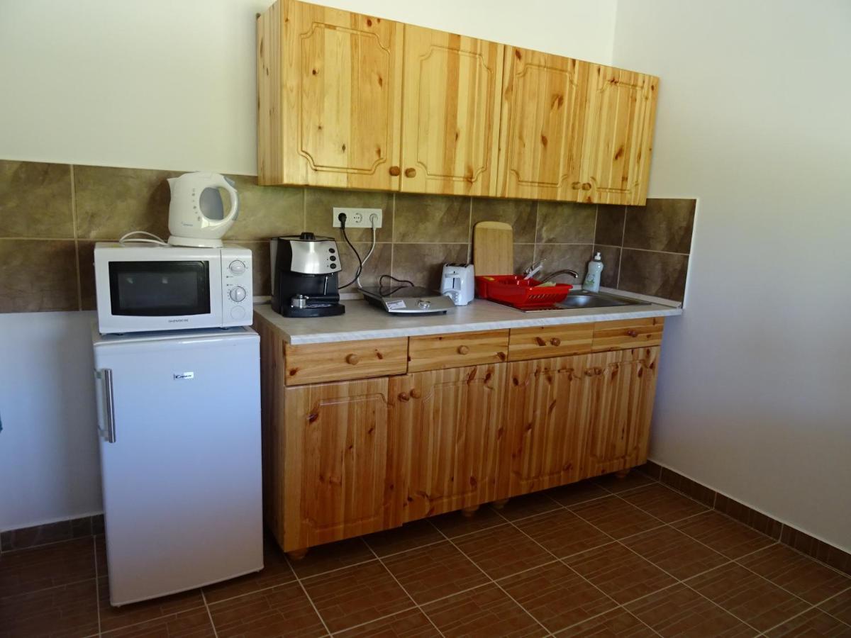 Kisrejtek Apartmanhaz Lispeszentadorján 외부 사진