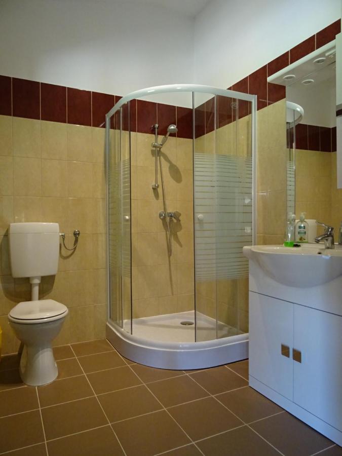 Kisrejtek Apartmanhaz Lispeszentadorján 외부 사진